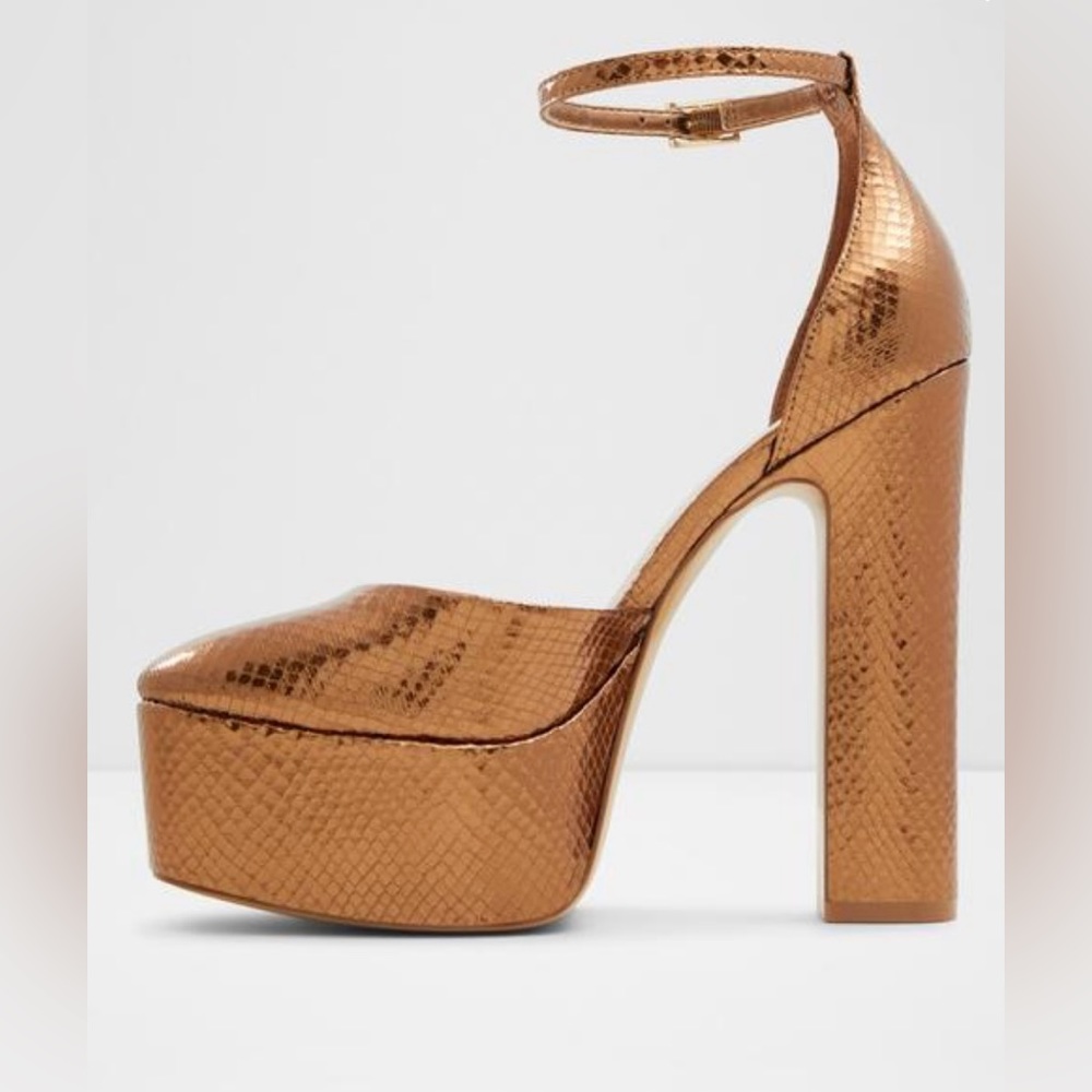 NWOB‼️ Gold Aldo 5.5 Inch Square Toe Platforms (Sizes 7.5 and 8) - Picture 4 of 8